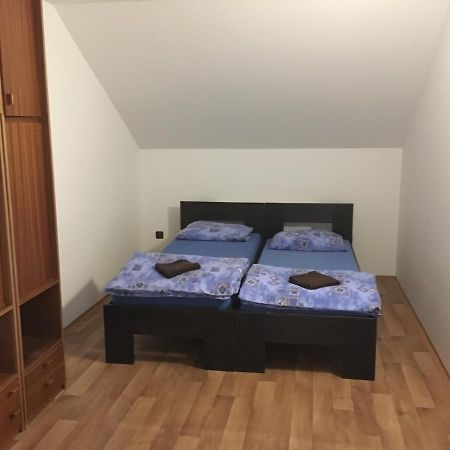 Restaurace U Kostela Hotel Marianske Radcice Екстериор снимка
