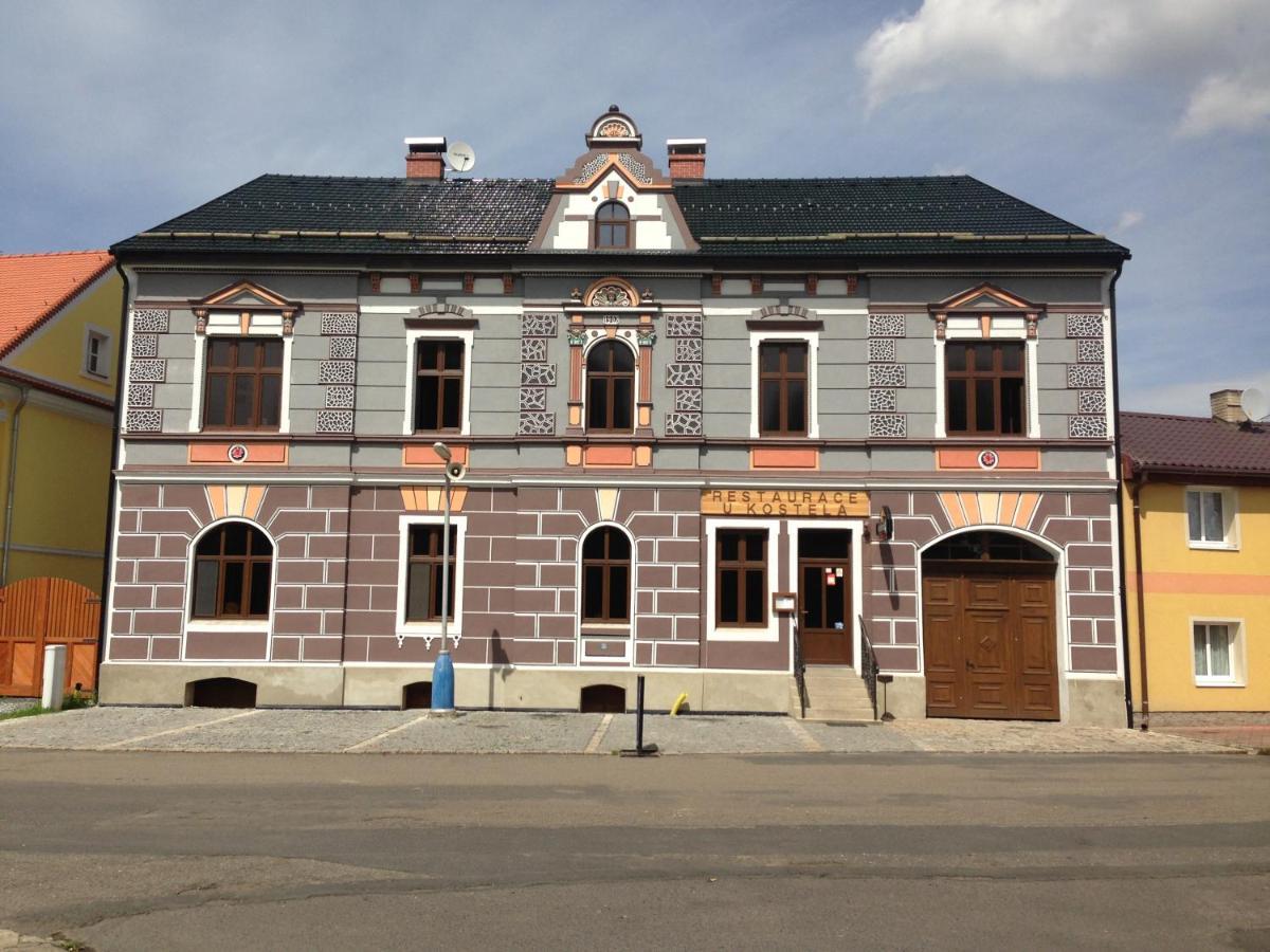 Restaurace U Kostela Hotel Marianske Radcice Екстериор снимка